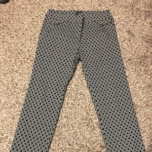 Black and white geometric printed stretchy pant